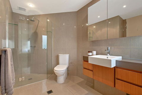 COTTON BEACH APARTMENT 35 - POOL VIEWS - Southport Accommodation 2