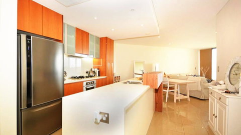 COTTON BEACH ROOF TOP 113 WITH OCEAN VIEWS - Southport Accommodation 2