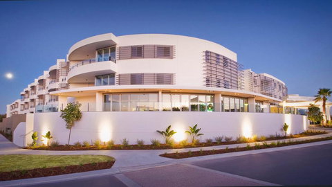 COTTON BEACH ROOF TOP 113 WITH OCEAN VIEWS - Southport Accommodation 0