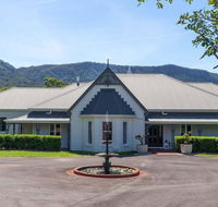 Cowley House - stunning entertainer views pool - Southport Accommodation