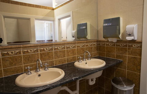 Criterion Hotel Gundagai - Southport Accommodation 2
