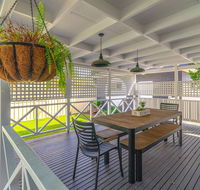 Curls and Buoys - Pet friendly - Stone throw to river - Southport Accommodation