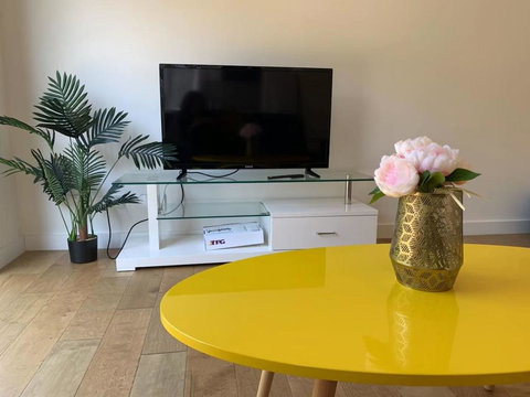 Delicate And Cozy Bedroom In Bentleigh East - Accommodation Southport 0