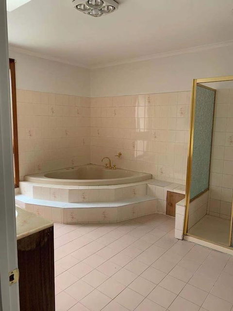 Delicate Bedroom In Bentleigh East - Accommodation Southport 3