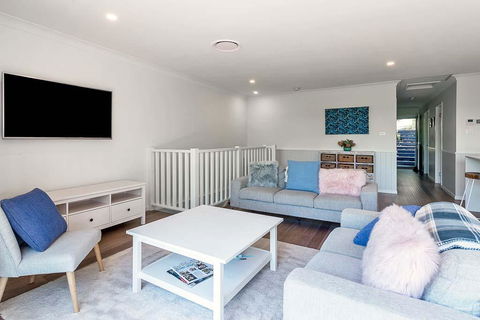 DESIGNER HOLIDAY BEACH PAD // 4 BED // COPA - Southport Accommodation 2