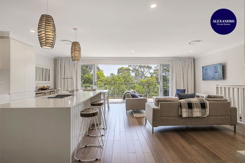 DESIGNER HOLIDAY BEACH PAD // 4 BED // COPA - Southport Accommodation 0