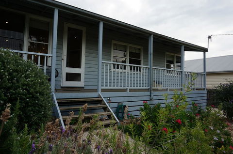 Dinghys Rest - Southport Accommodation 1