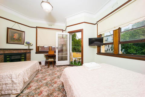 East Sydney Hotel - Southport Accommodation 2