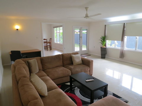 Edge Hill Clean & Green Cairns, 7 Minutes From The Airport, 7 Minutes To Cairns CBD & Reef Fleet Terminal - Accommodation Southport 0