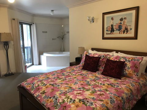Emerald Creek Cottages - Southport Accommodation 2