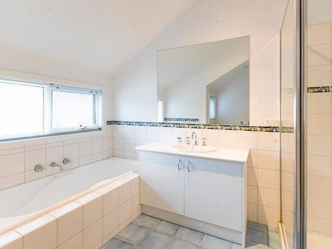 EVERGREEN BEACH HOUSE - Southport Accommodation 2