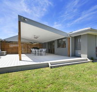 Fairway Views Pet Friendly house with WiFi AC Heating walk to beach - Southport Accommodation