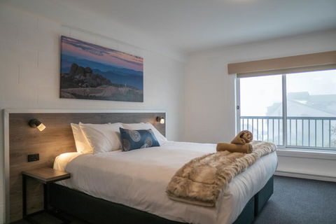 Falls Creek Hotel - Southport Accommodation 1