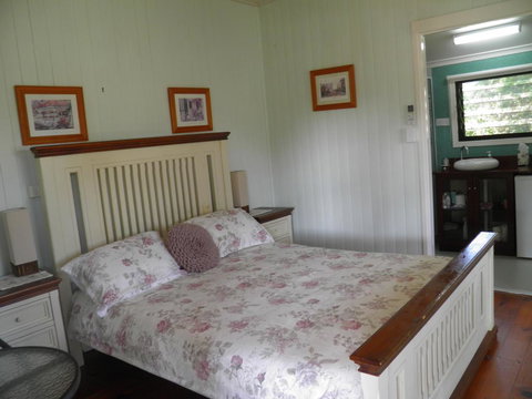 Follywood Guesthouse B&B - Southport Accommodation 0