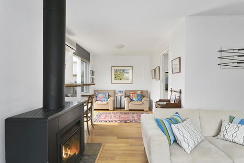 Front Beach Shack - Renovated House In A Quiet Location - Southport Accommodation 2