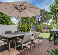 Front Beach Shack - renovated house in a quiet location - Southport Accommodation
