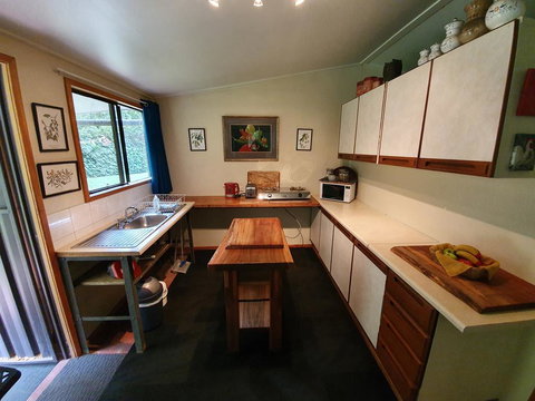 Garden Studio - Accommodation Southport 2