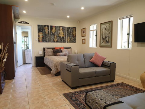 Garden Studio, Black Forest - Southport Accommodation 0