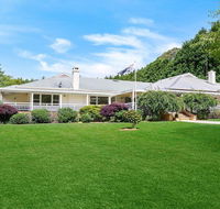 Gerron Park - country luxe tennis court and pool - Southport Accommodation