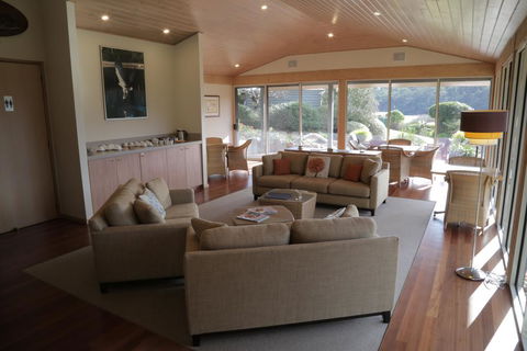 Gipsy Point Lakeside - Southport Accommodation 2