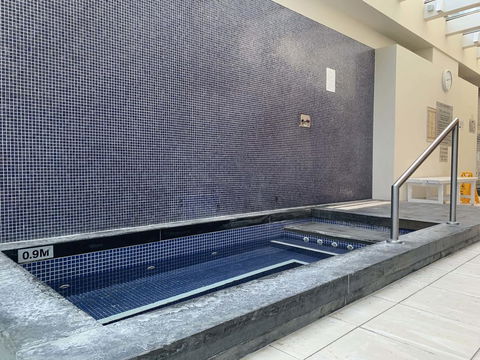 GLENELG Five Stars - Southport Accommodation 2