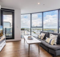 Golden Box Hill Apartment - Southport Accommodation