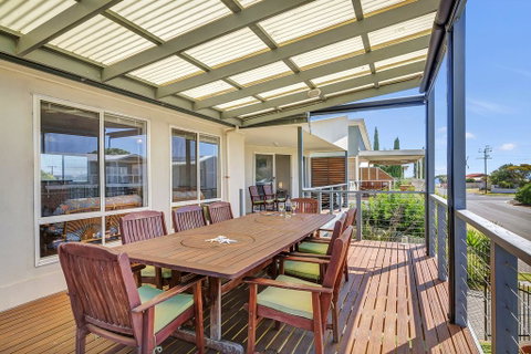 Green Reef Beach House - Southport Accommodation 0