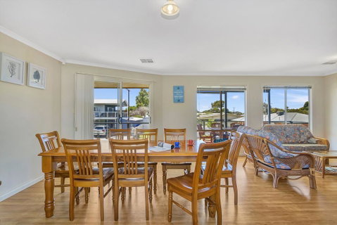 Green Reef Beach House - Southport Accommodation 3