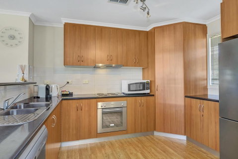 Green Reef Beach House - Southport Accommodation 2