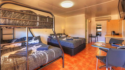 Halls Creek Motel - Accommodation Southport 3