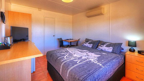 Halls Creek Motel - Accommodation Southport 1