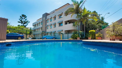 Hampton Court Apartments - Southport Accommodation 0