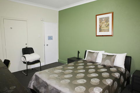 Hampton Court Apartments - Southport Accommodation 1