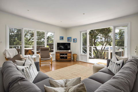 Harleian Beach House: Walk To Both Beaches - Southport Accommodation 1