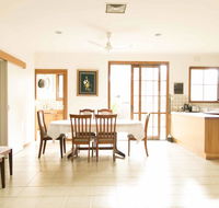 Hawthorn Holiday House - Southport Accommodation