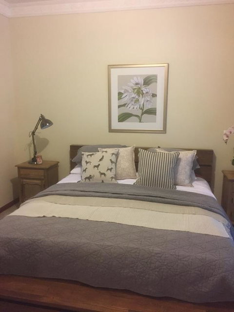 Helen's Luxury Hut - Southport Accommodation 0