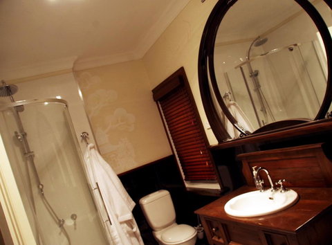 Henrietta's Country House - Southport Accommodation 1