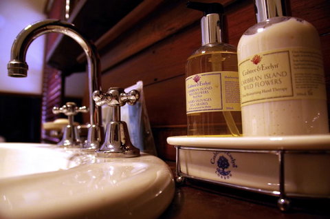 Henrietta's Country House - Southport Accommodation 2