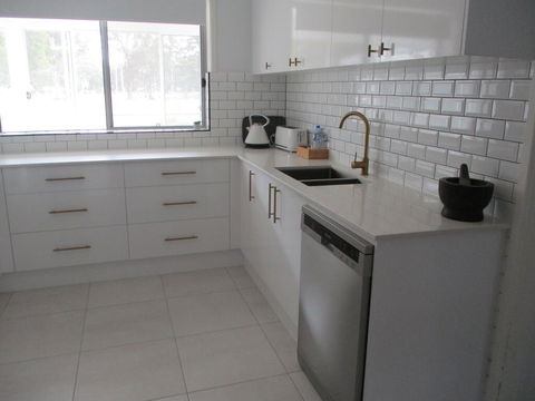 Hibbard Waterfront Escape - Southport Accommodation 3