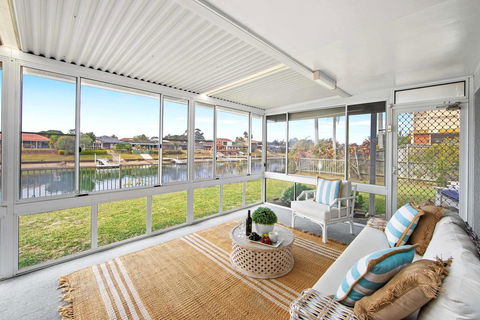 Hibbard Waterfront Escape - Southport Accommodation 0