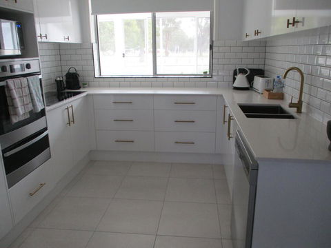 Hibbard Waterfront Escape - Southport Accommodation 1