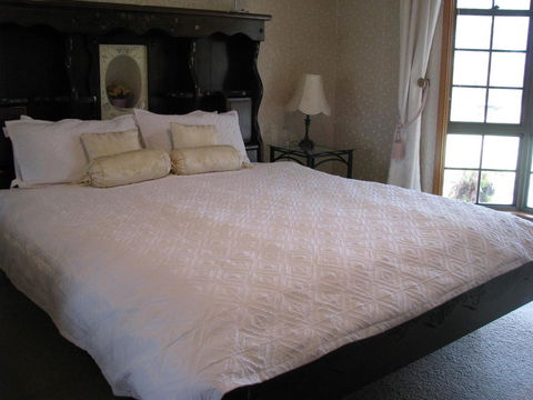 Hill Top Country Guest House - Southport Accommodation 0