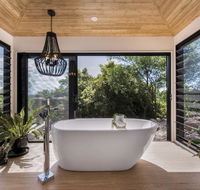 Hilltop Hideaway Luxury Style - Southport Accommodation