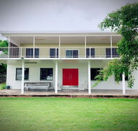 Holiday Rental - Huge House With Beach Views - Southport Accommodation