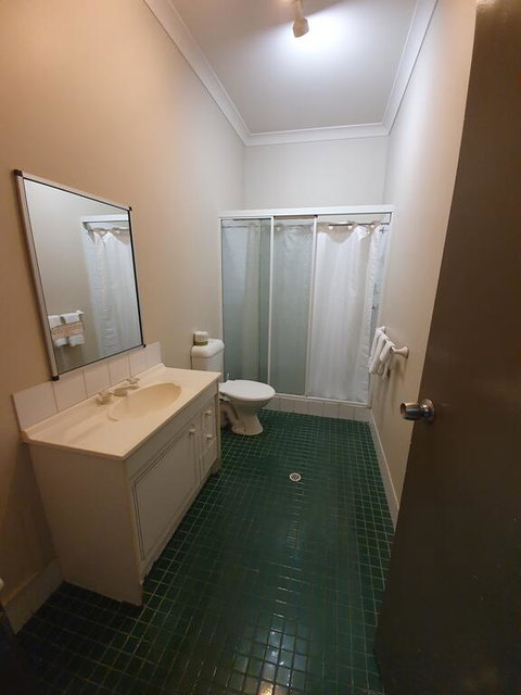 Hotel Allen - Accommodation Southport 3