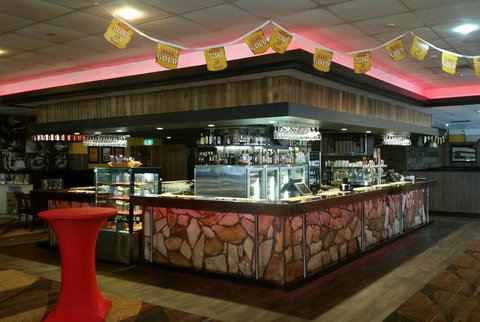 Isa Hotel - Southport Accommodation 3