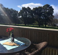 Jacaranda Retreat. Refreshing Recharge Relax  - Southport Accommodation