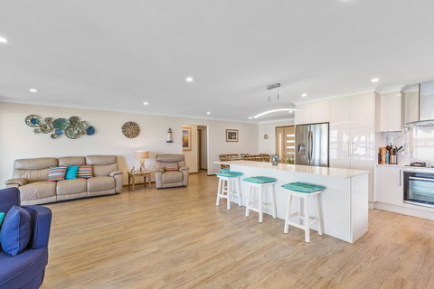 Kalimna Lakeside Living - Accommodation Southport 3