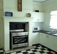 King Cottage - Southport Accommodation