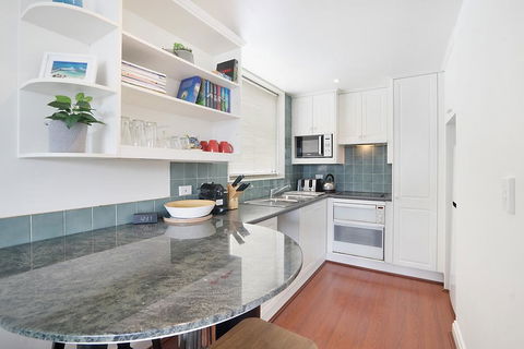 King Size Studio With Water View, Walk To The City - Southport Accommodation 1
